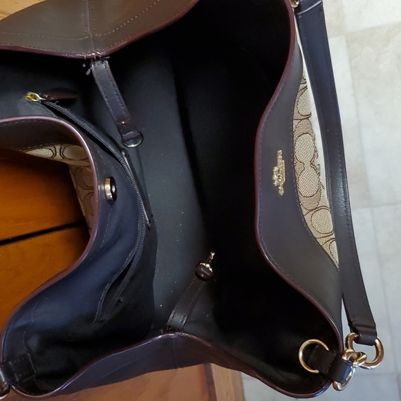 Coach - Picture 3 of 3